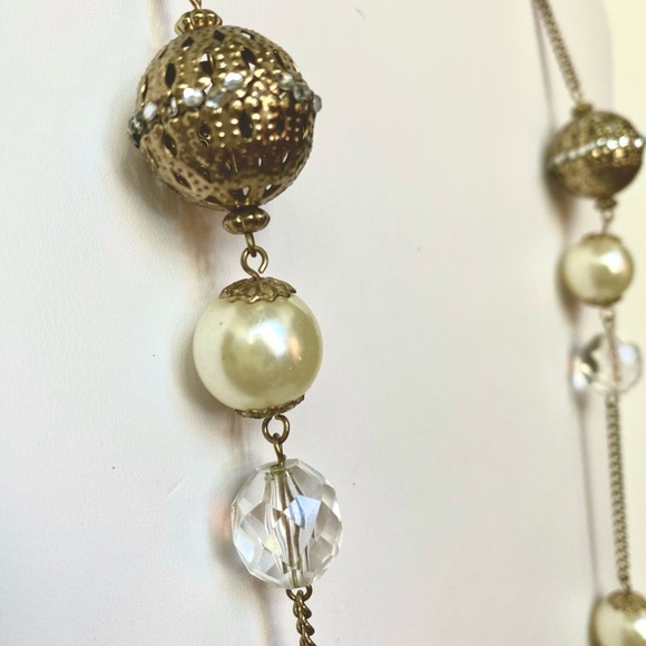 Vintage Elegant Gold, Faux Pearl & Filgree Gold Tone Beaded Necklace - Picture 3 of 5